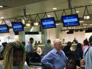 Projekttagebuch Ruanda Brüssel am Flughafen
